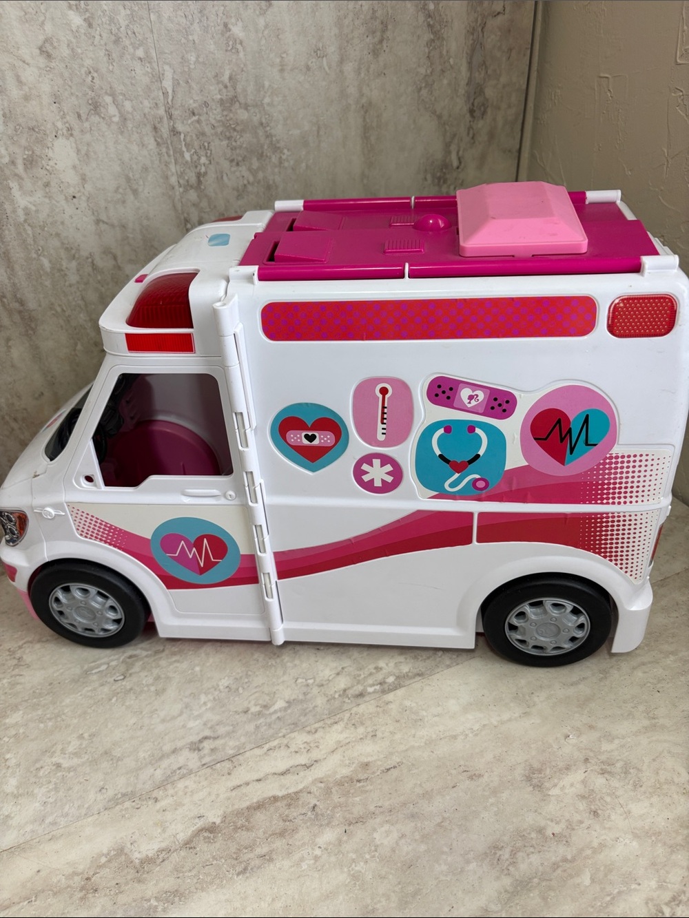 Mattel Barbie Ambulance Vehicle Play set Care Clinic Lights Sound Hospital 2017